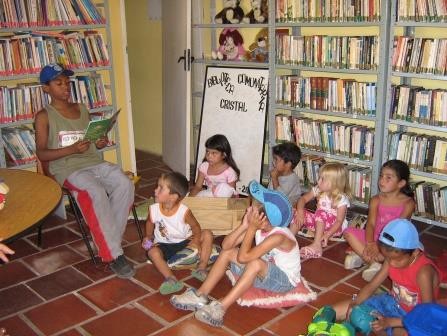 Foto do acervo da Biblioteca ComunitÃ¡ria do Cristal